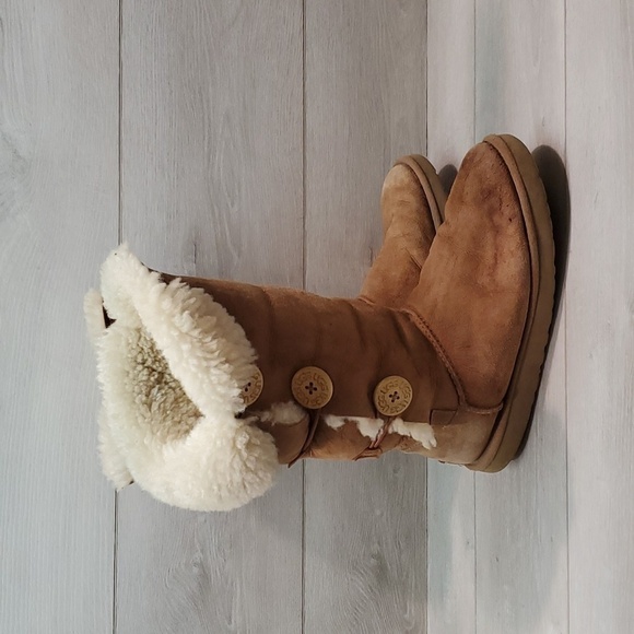 Ugg Australia Women 1873 Tall 3 button Leather Sheepskin Boots shoes sz 7 - Picture 1 of 13